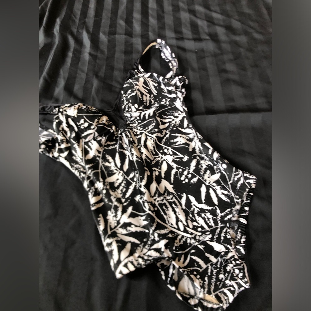 Vtg Black and White One Piece Swimsuit